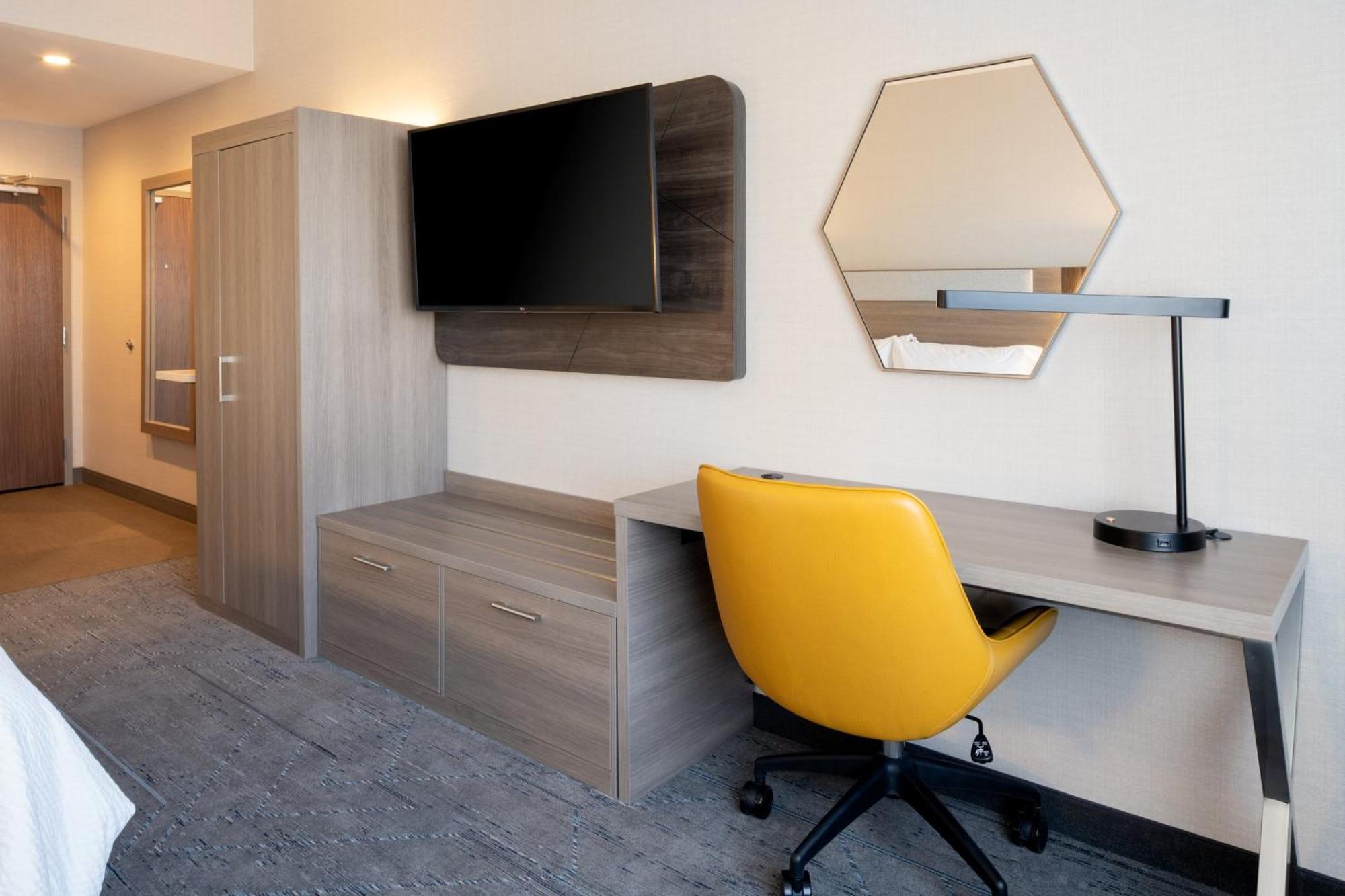 Holiday Inn Express & Suites - Hollister By Ihg Exterior foto
